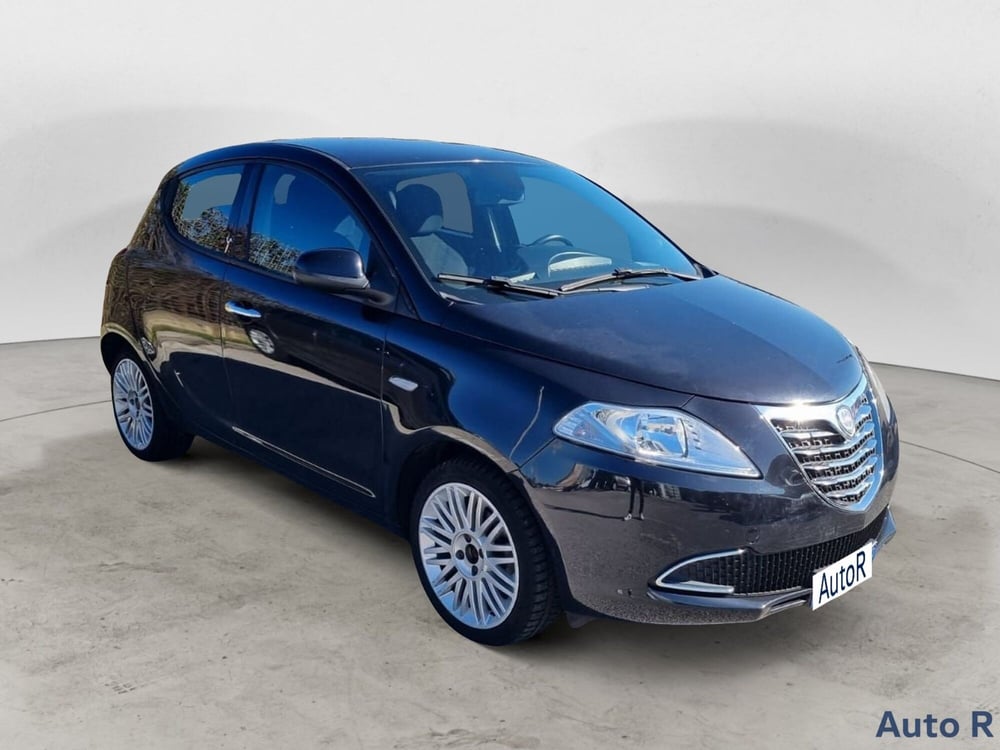 Lancia Ypsilon usata a Potenza (2)