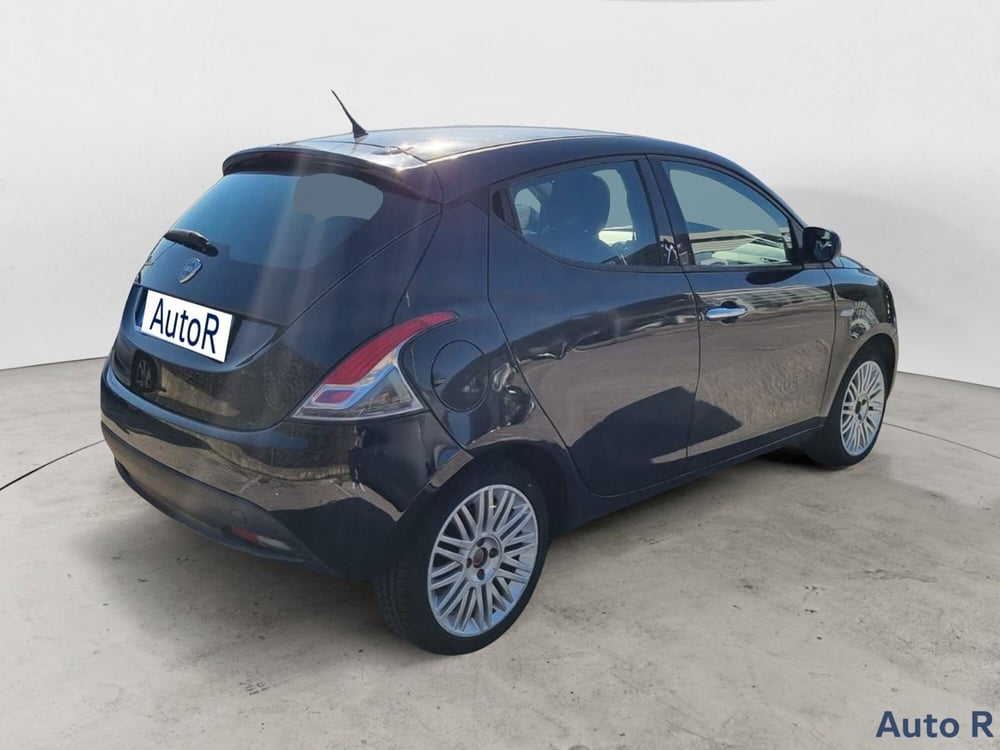 Lancia Ypsilon usata a Potenza (6)