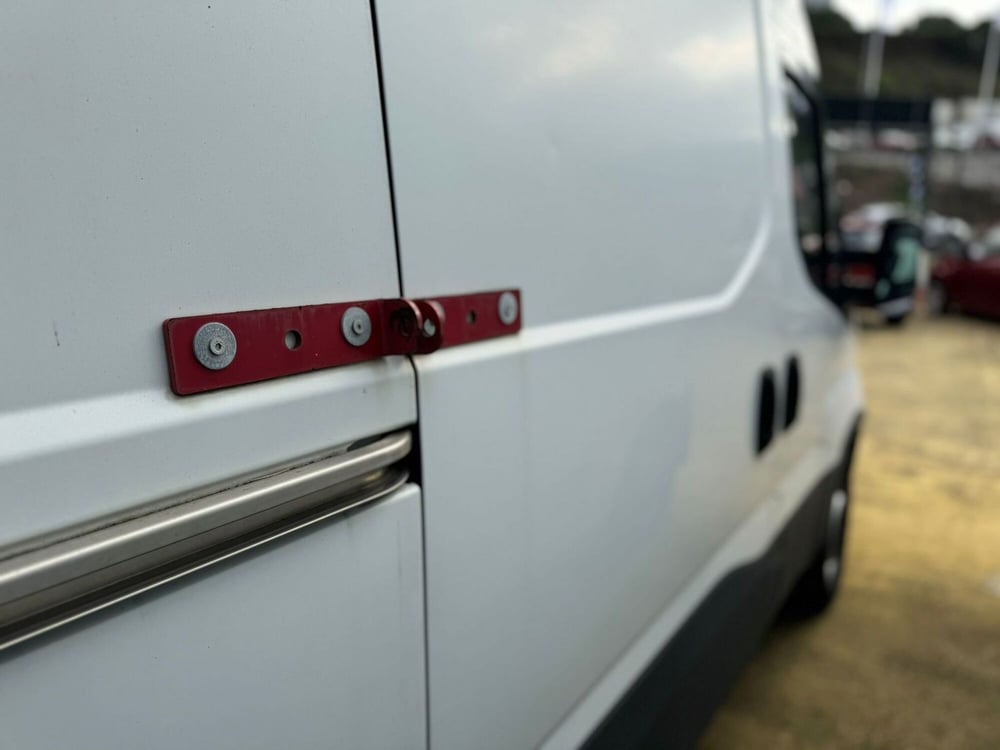 Iveco Daily Furgone usata a Salerno (20)