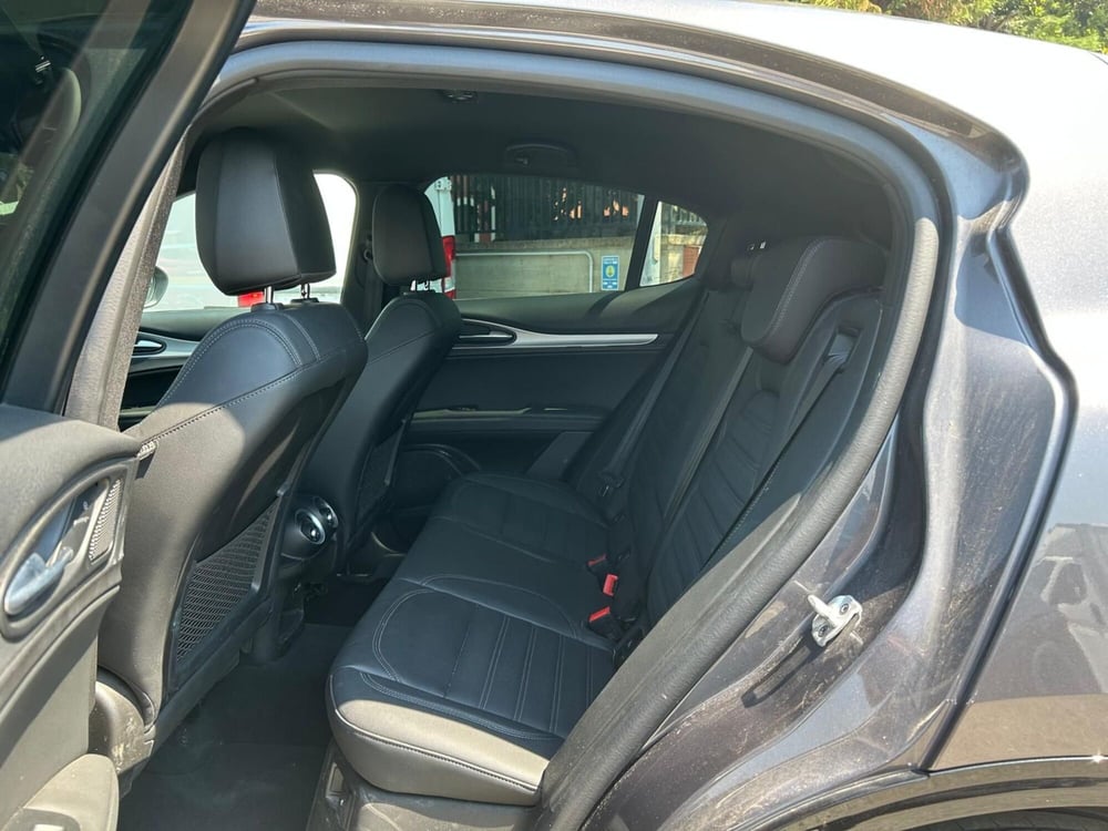 Alfa Romeo Stelvio usata a Salerno (7)