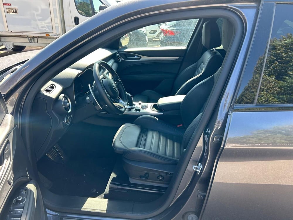 Alfa Romeo Stelvio usata a Salerno (6)