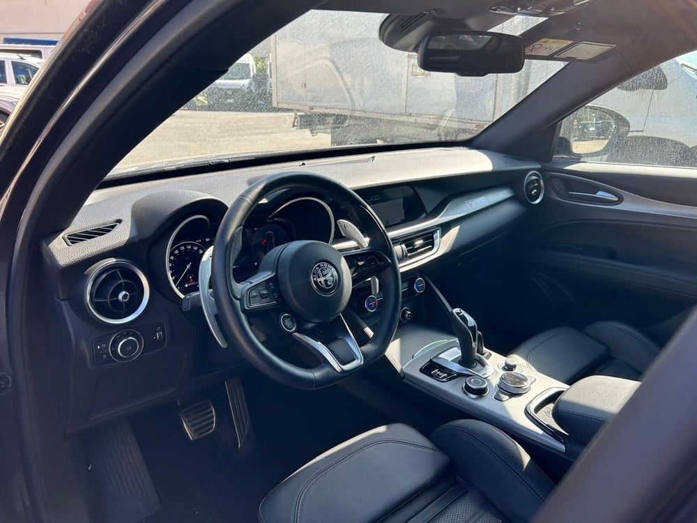 Alfa Romeo Stelvio usata a Salerno (8)