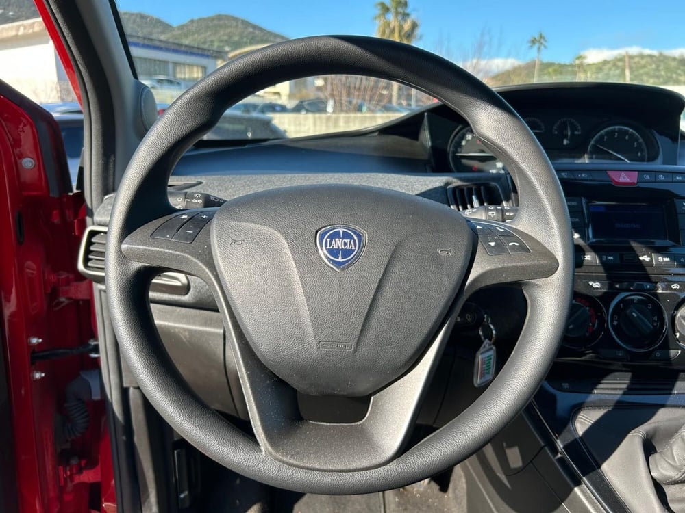 Lancia Ypsilon usata a Salerno (15)