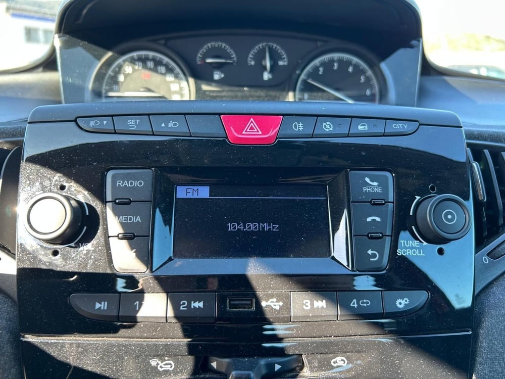 Lancia Ypsilon usata a Salerno (17)