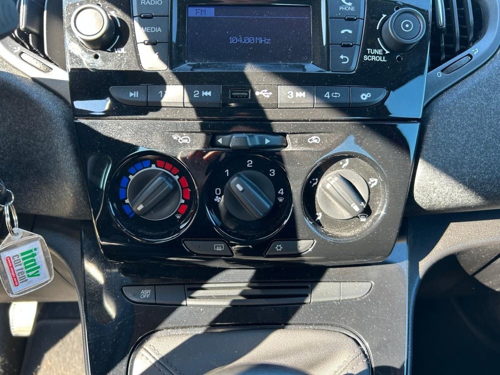 Lancia Ypsilon usata a Salerno (18)