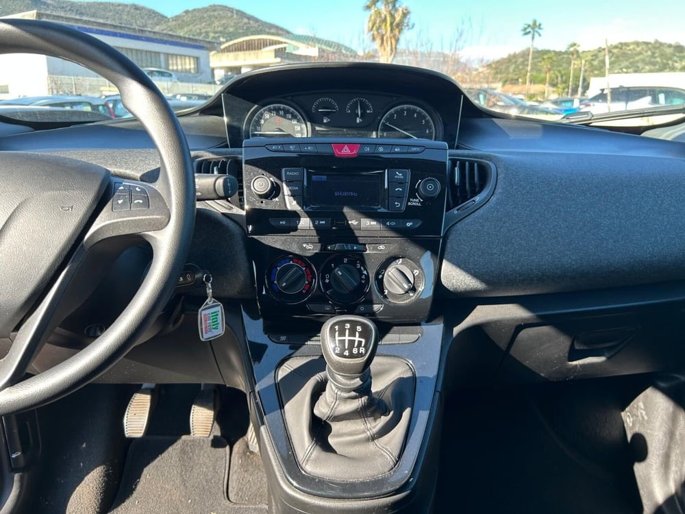 Lancia Ypsilon usata a Salerno (20)