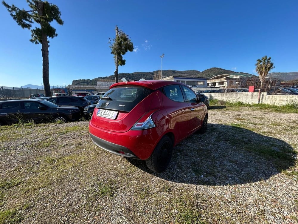 Lancia Ypsilon usata a Salerno (3)