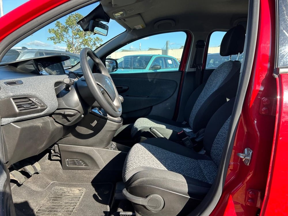 Lancia Ypsilon usata a Salerno (6)