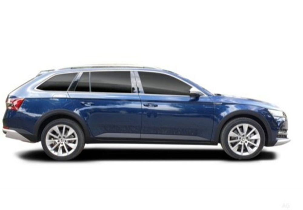Skoda Superb nuova a Avellino (14)