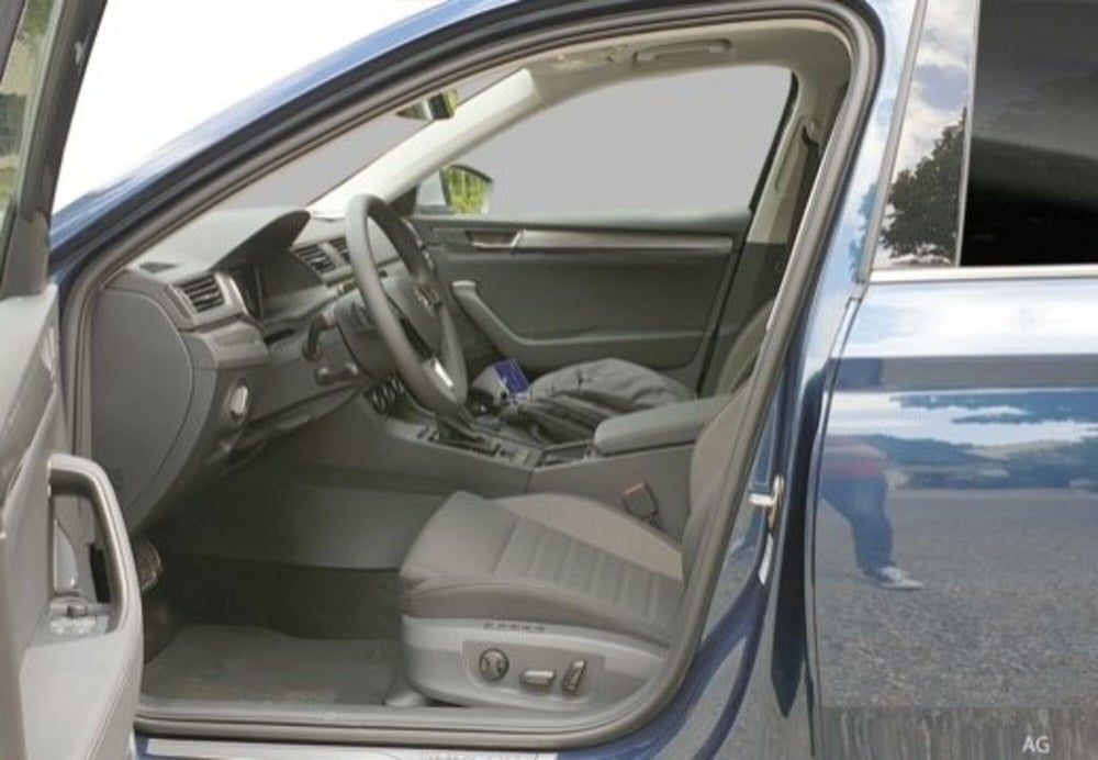 Skoda Superb nuova a Avellino (16)