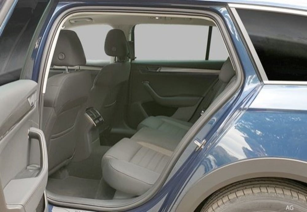 Skoda Superb nuova a Avellino (17)