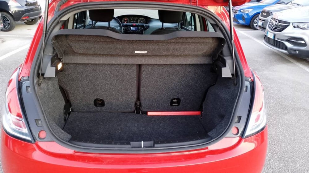 Lancia Ypsilon usata a Salerno (11)