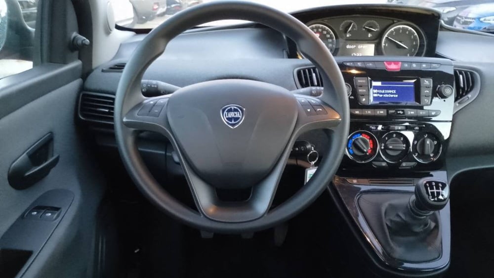 Lancia Ypsilon usata a Salerno (12)