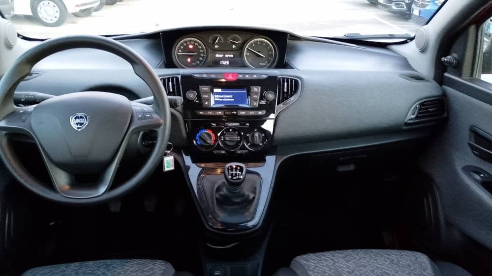 Lancia Ypsilon usata a Salerno (5)