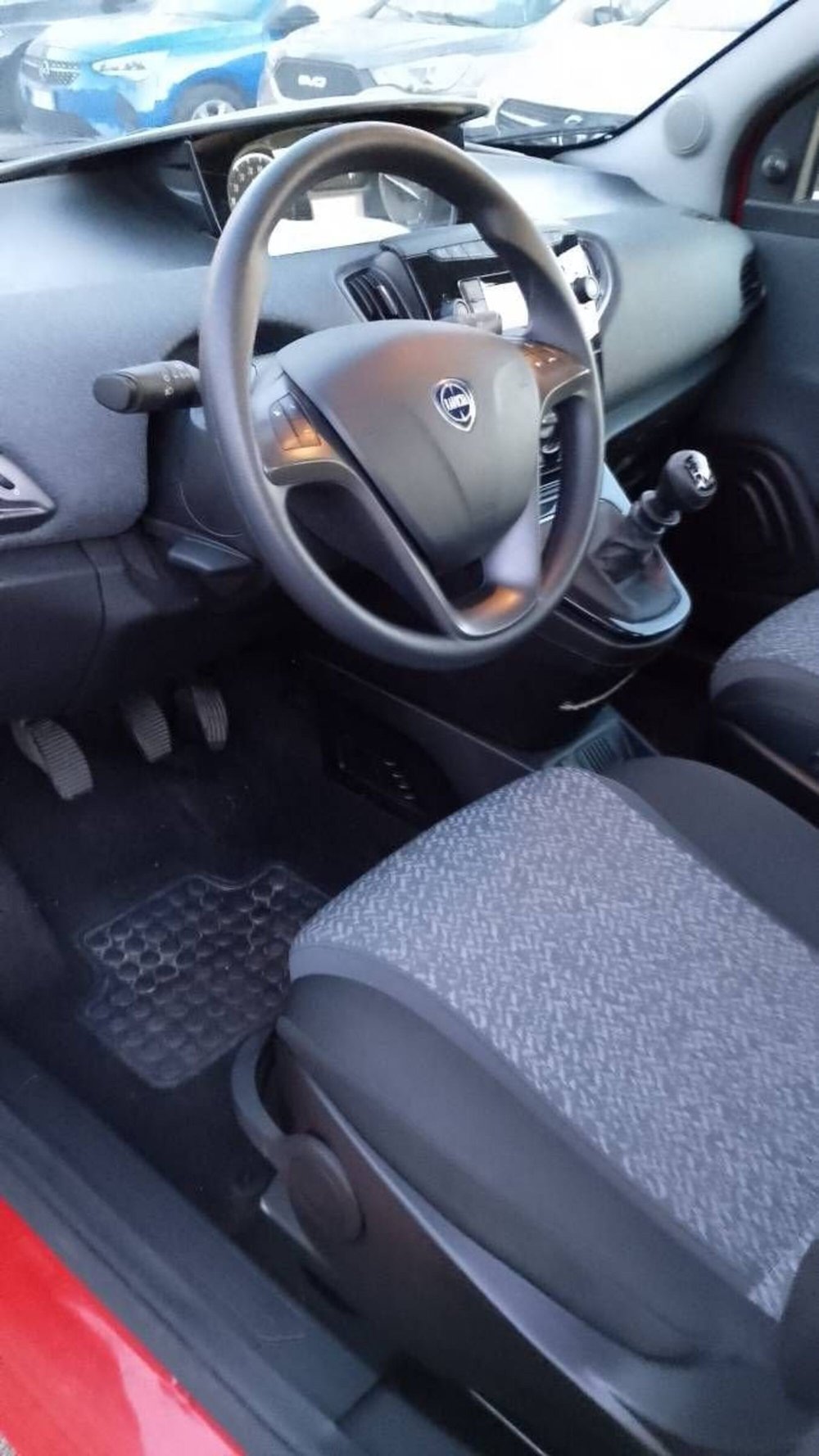 Lancia Ypsilon usata a Salerno (8)