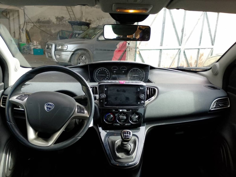 Lancia Ypsilon usata a Salerno (5)
