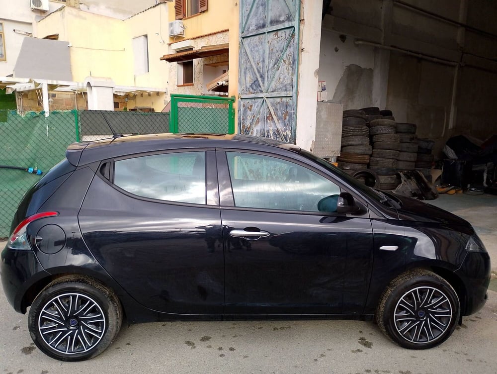 Lancia Ypsilon usata a Salerno (9)