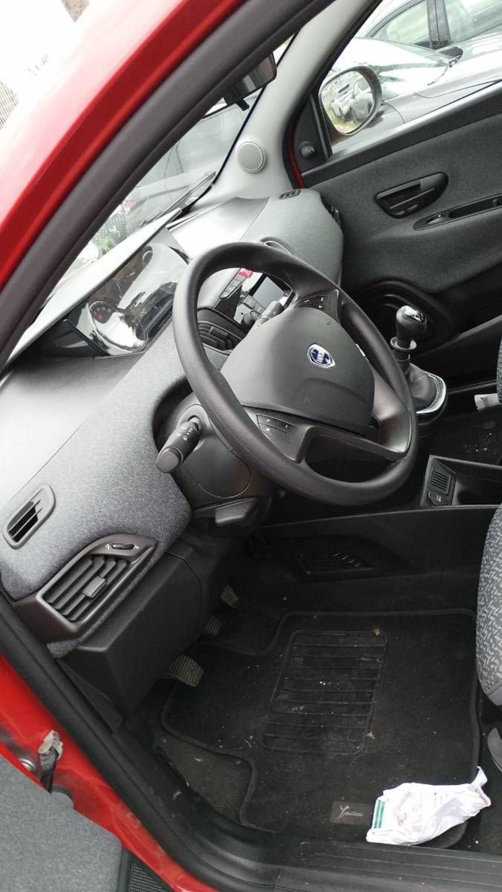 Lancia Ypsilon usata a Salerno (12)