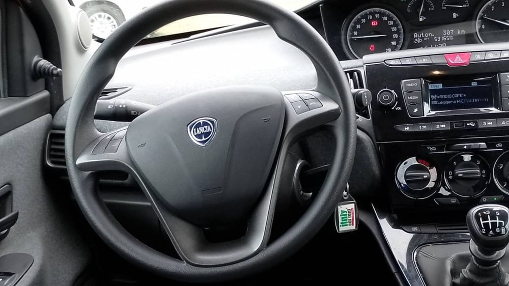 Lancia Ypsilon usata a Salerno (13)