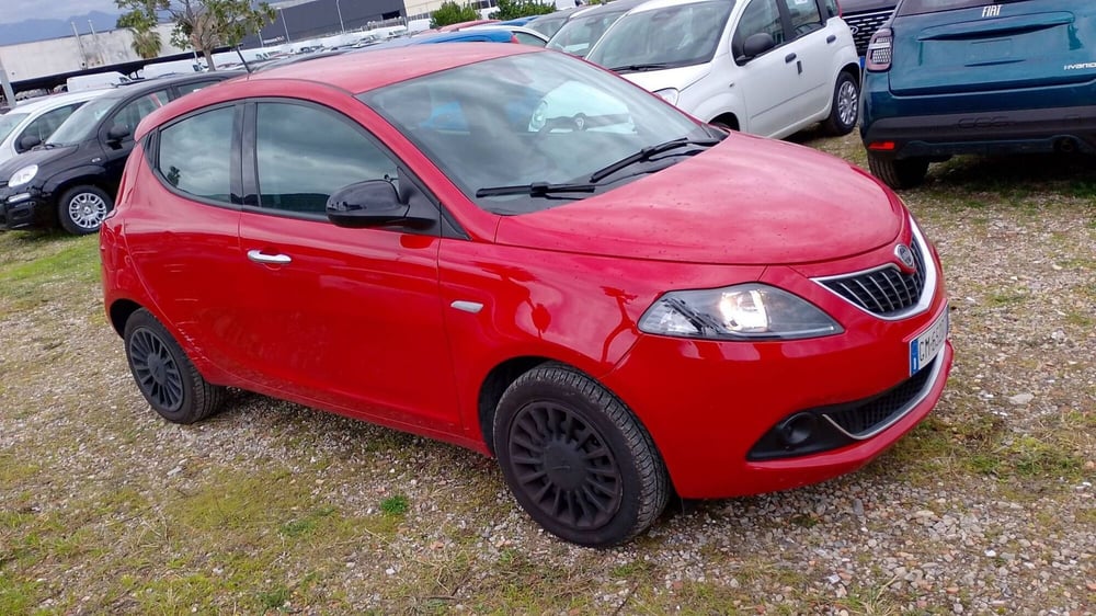 Lancia Ypsilon usata a Salerno (2)