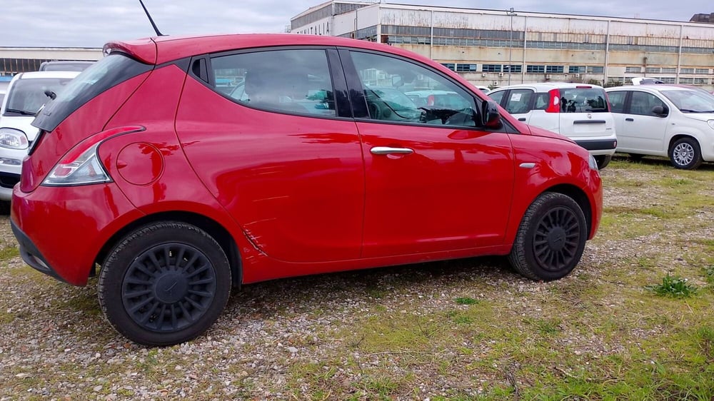 Lancia Ypsilon usata a Salerno (9)
