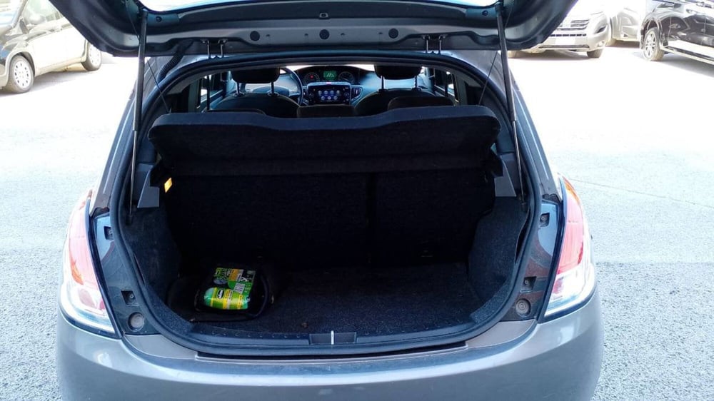 Lancia Ypsilon usata a Salerno (11)