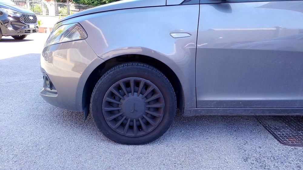 Lancia Ypsilon usata a Salerno (15)