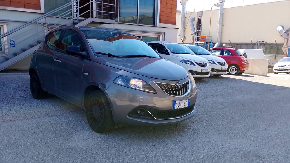 Lancia Ypsilon usata a Salerno (2)