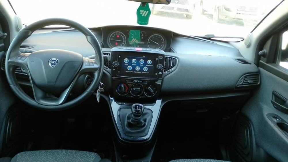 Lancia Ypsilon usata a Salerno (5)