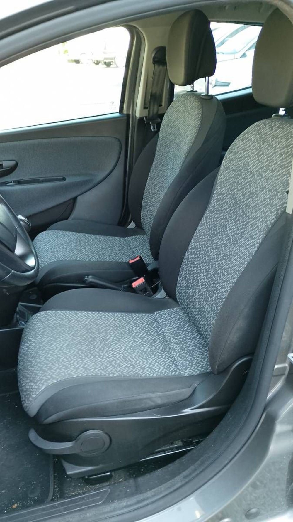 Lancia Ypsilon usata a Salerno (6)