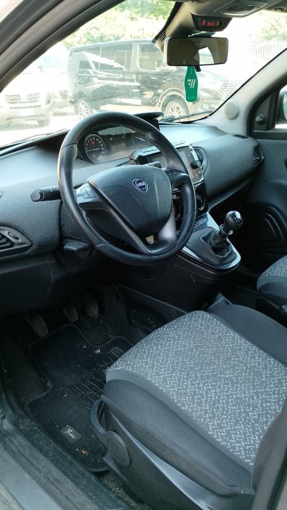 Lancia Ypsilon usata a Salerno (8)
