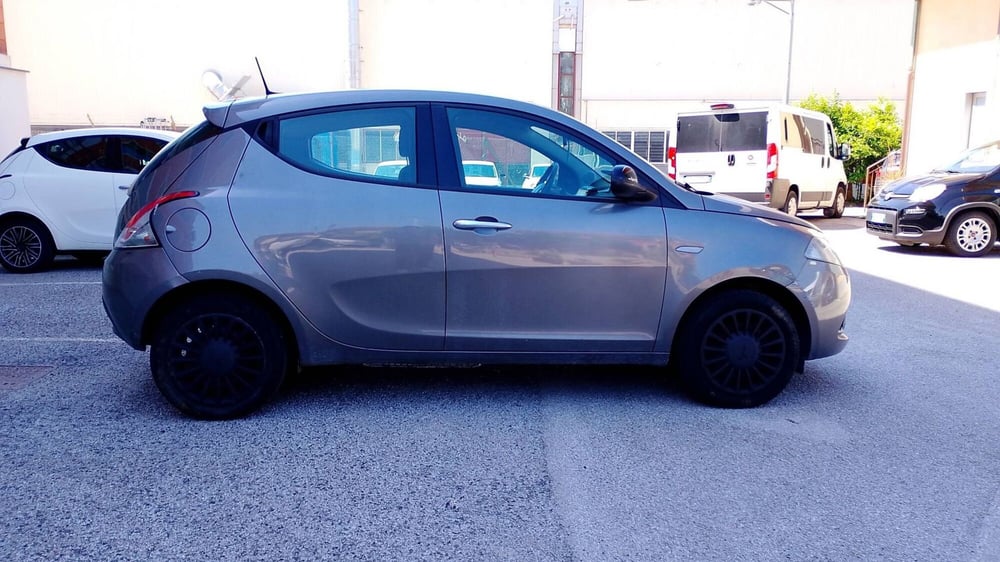 Lancia Ypsilon usata a Salerno (9)