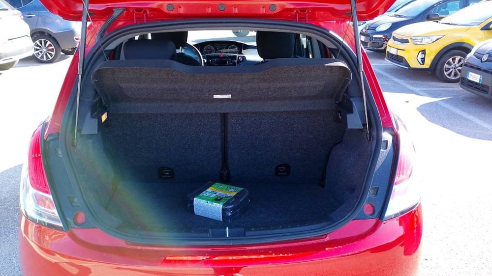 Lancia Ypsilon usata a Salerno (11)