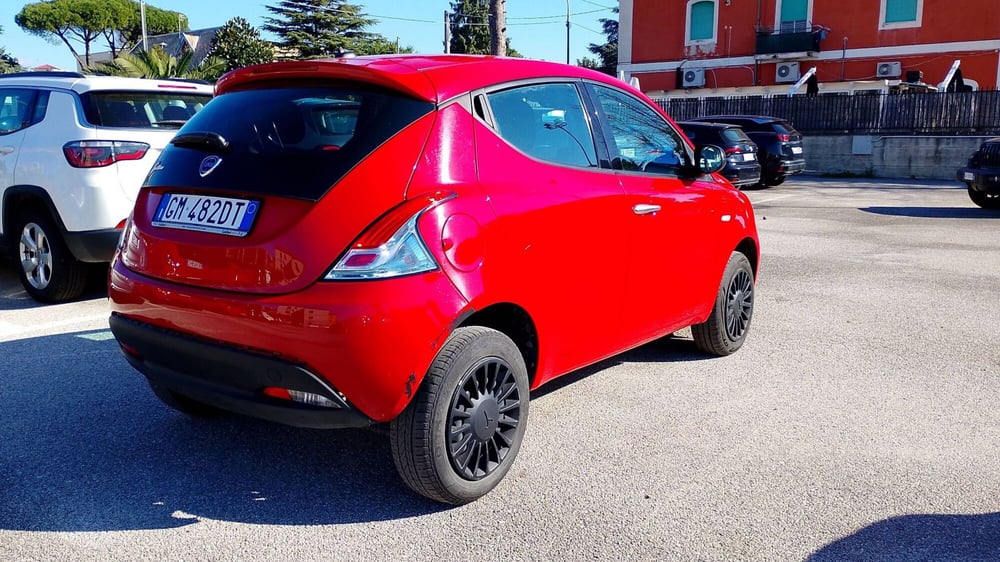Lancia Ypsilon usata a Salerno (3)