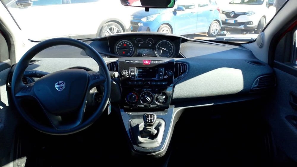 Lancia Ypsilon usata a Salerno (5)