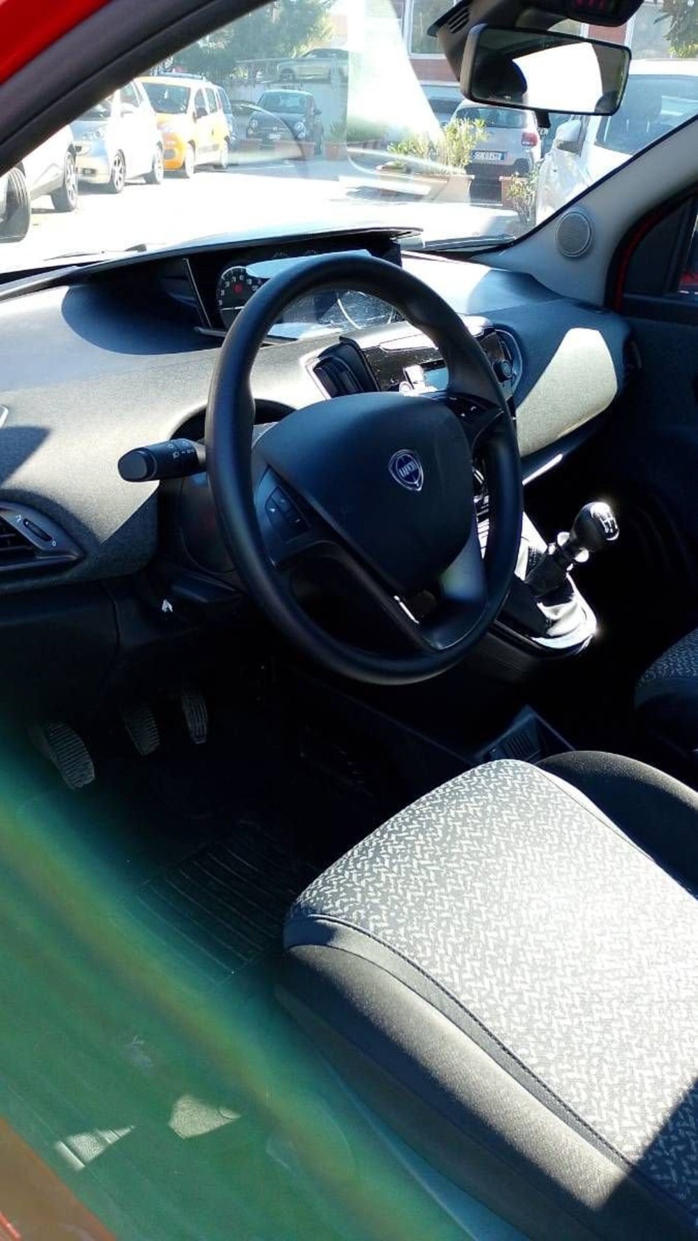 Lancia Ypsilon usata a Salerno (8)