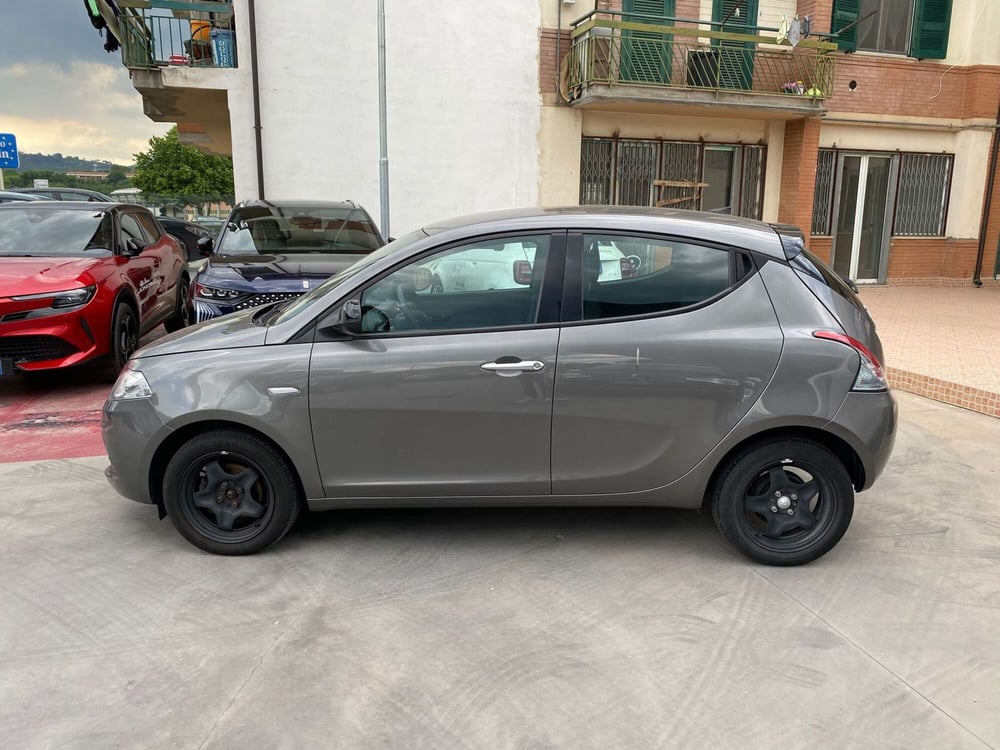 Lancia Ypsilon usata a Avellino (10)