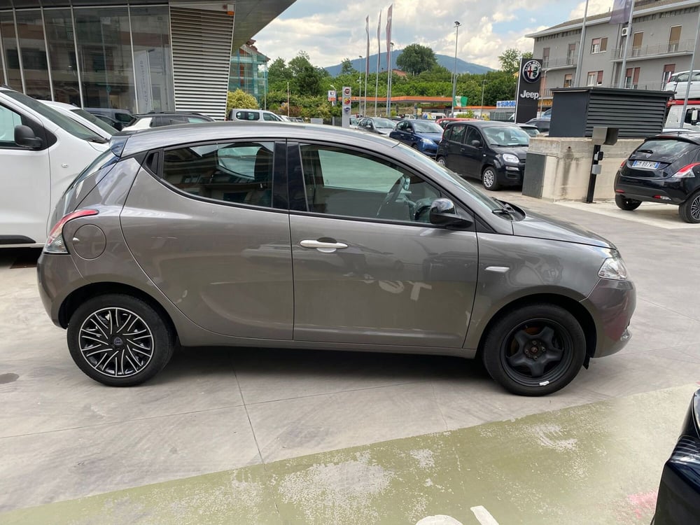 Lancia Ypsilon usata a Avellino (12)