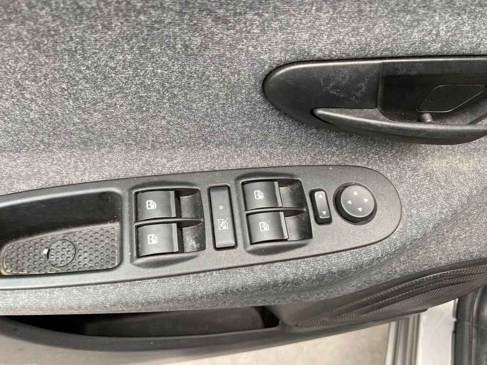 Lancia Ypsilon usata a Avellino (13)