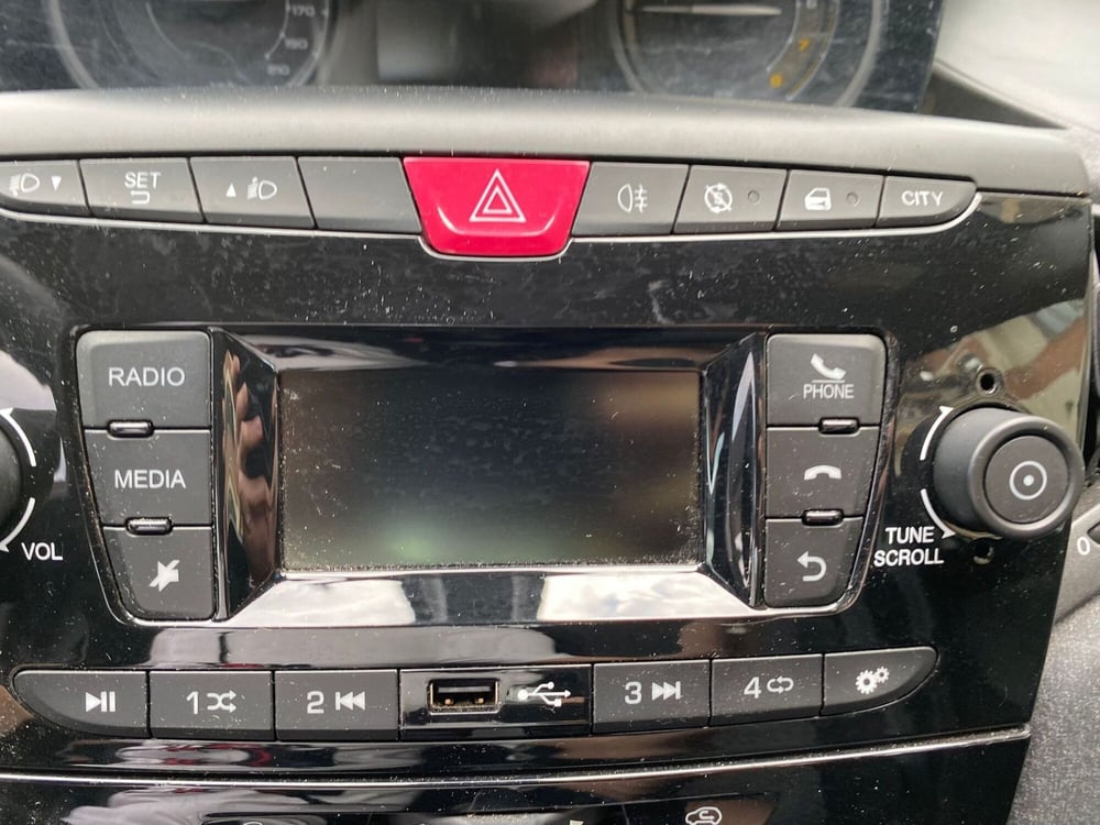 Lancia Ypsilon usata a Avellino (18)