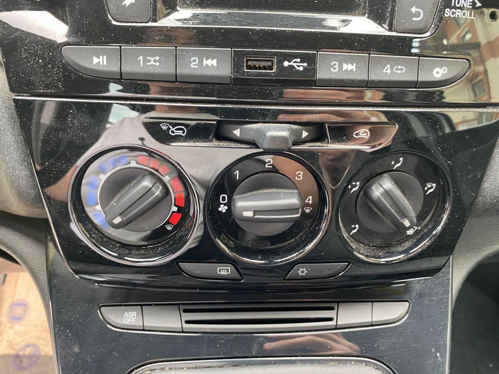 Lancia Ypsilon usata a Avellino (19)