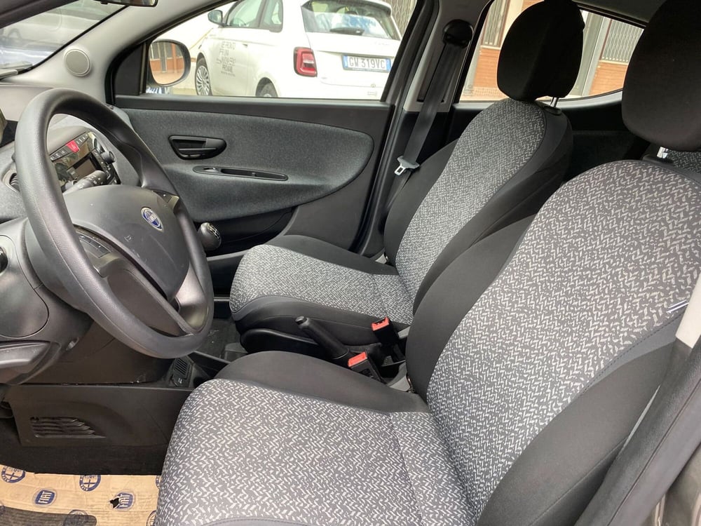 Lancia Ypsilon usata a Avellino (6)