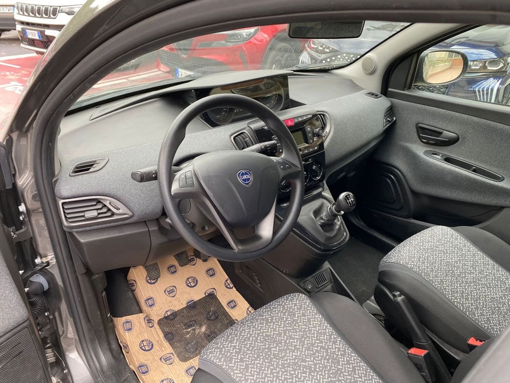 Lancia Ypsilon usata a Avellino (8)