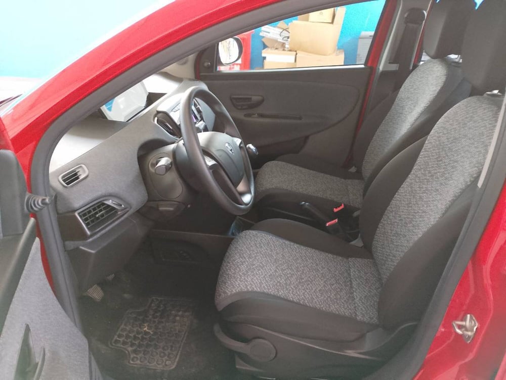 Lancia Ypsilon usata a Avellino (6)