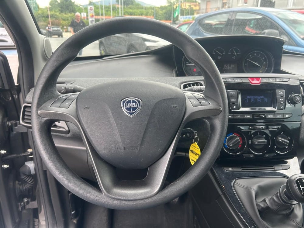 Lancia Ypsilon usata a Avellino (13)