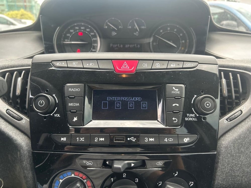 Lancia Ypsilon usata a Avellino (15)