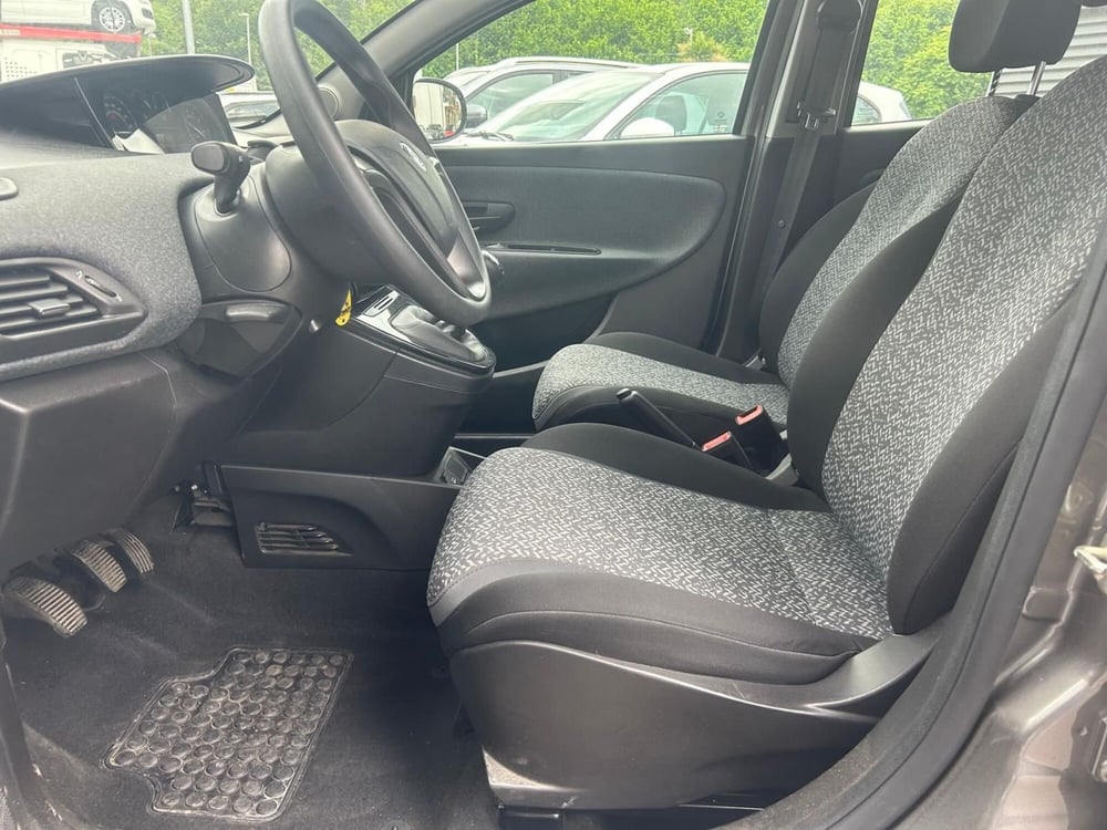 Lancia Ypsilon usata a Avellino (6)
