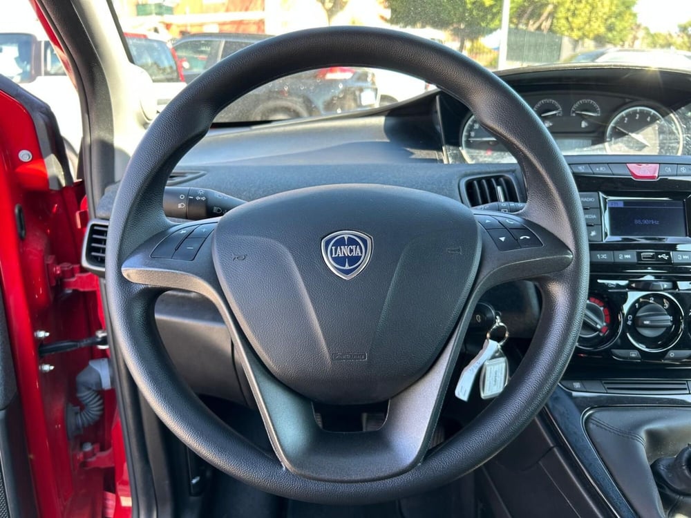 Lancia Ypsilon usata a Salerno (15)