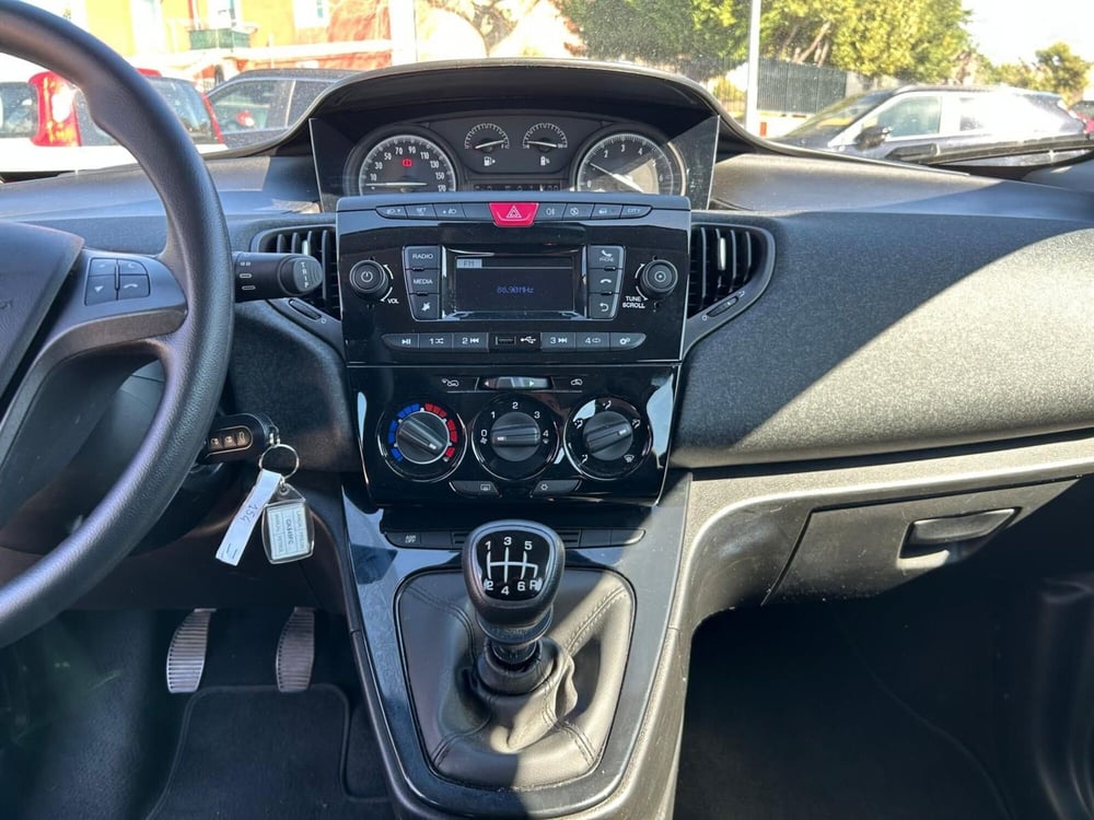 Lancia Ypsilon usata a Salerno (20)