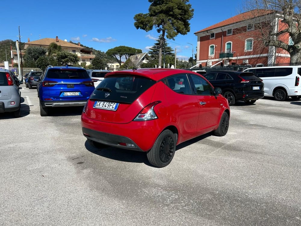Lancia Ypsilon usata a Salerno (3)
